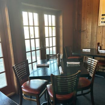 Mack's American Bar & Grill - the dining room - American Near Me - Pompton Lakes, New Jersey