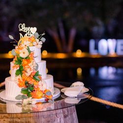 Amore Flowers Cards and Gifts