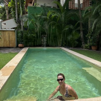 Hotel Cielo Rojo - The pool - Hotels Near Me - León, GUA