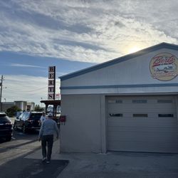 Berts Growler Garage - Exterior
