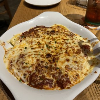 Olive Garden Italian Restaurant - Ravioli with Meat Sauce - Italian Near Me - Orlando, Florida Olive Garden Italian Restaurant - Ravioli with Meat Sauce - Italian Near Me - Orlando, Florida