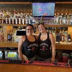 Bottle Caps Sports Bar - Great bar staff!