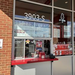 Bruster's Real Ice Cream - Order up!