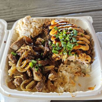 Da Bald Guy - Furikake Salmon & Chopped Steak. - Food Trucks Near Me - Kahuku, Hawaii