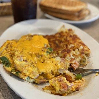 The Crossings Restaurant - Denver omelette w/ hash browns - American Near Me - Waukesha, Wisconsin The Crossings Restaurant - Denver omelette w/ hash browns - American Near Me - Waukesha, Wisconsin