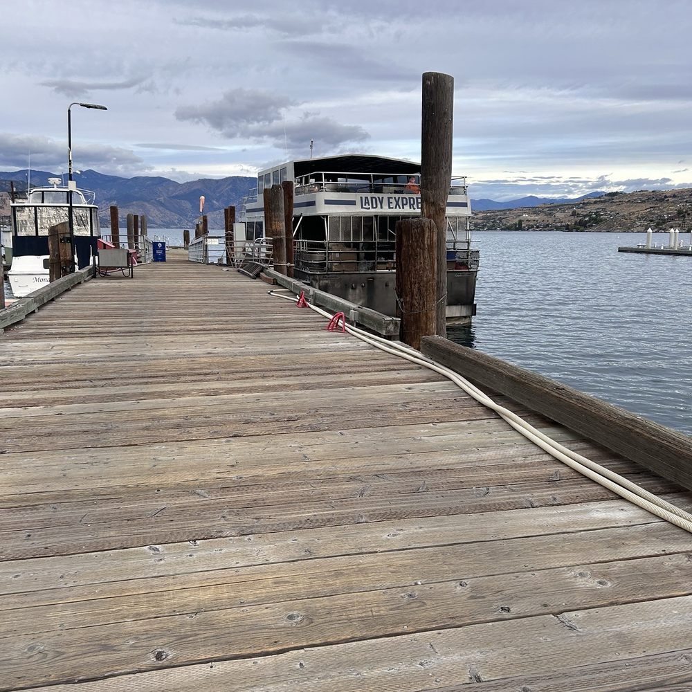 Lake Chelan Boat - Walking to the Lady of the Lake - Boating Near Me - Chelan, Washington