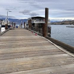 Lake Chelan Boat - Walking to the Lady of the Lake