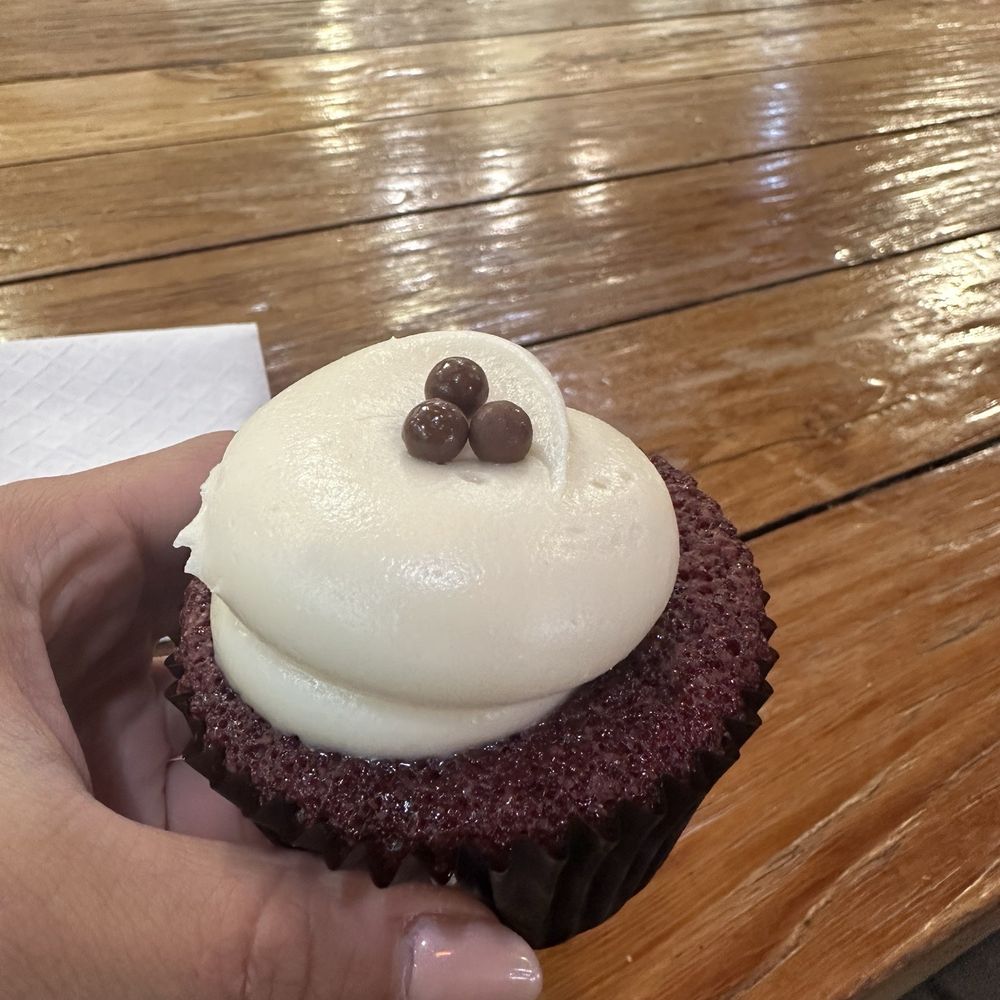 Cupcakin' Bake Shop - Red velvet cupcake - Cupcakes Near Me - Oakland, California
