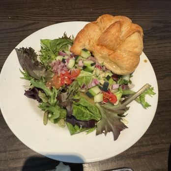Chicago's Steak and Seafood - House salad and honey croissant - American Near Me - Roswell, Georgia