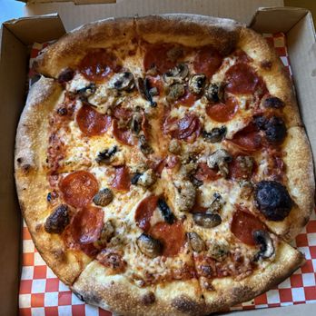 Bloom pizzeria - Meat pizza with sausage, pepperoni and mushroom - Pizza Near Me - Oakland, California