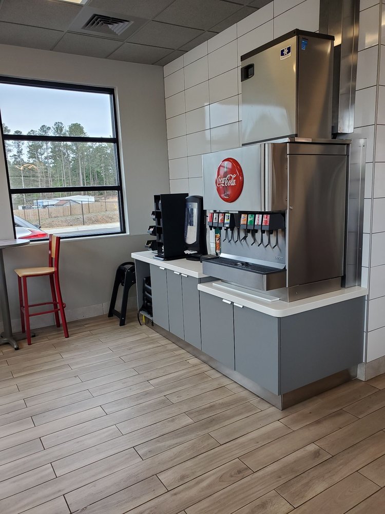DAIRY QUEEN GRILL & CHILL Updated August 2024 8619 Dallas Acworth