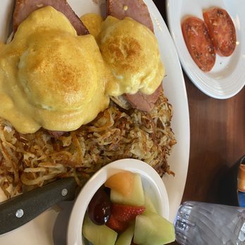 Cozy Corner - Eggs Benedict tomatoes on the side - Burgers Near Me - Chicago, Illinois Cozy Corner - Eggs Benedict tomatoes on the side - Burgers Near Me - Chicago, Illinois