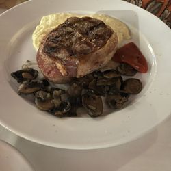 Asador Vasco - Steak with mushrooms.