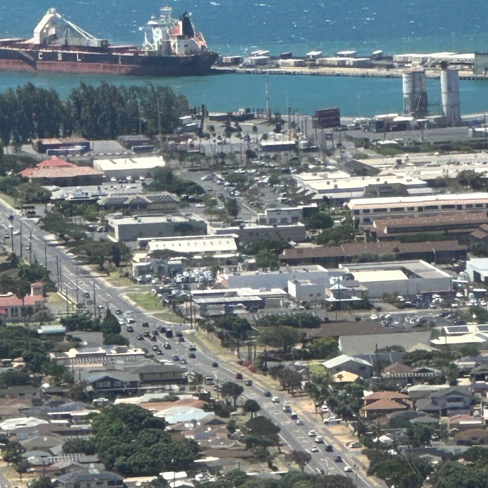 Alaska Airlines - View at decent - Airlines Near Me - Kahului, Hawaii