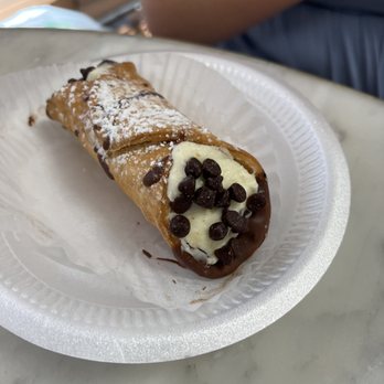 Versailles - Cannoli - Cuban Near Me - Miami, Florida Versailles - Cannoli - Cuban Near Me - Miami, Florida