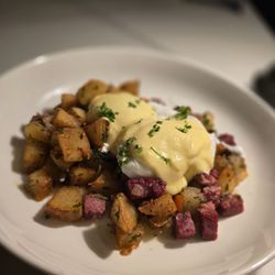 District Bistro - Cornbeef hash