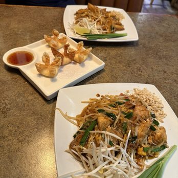 Cafe de Bangkok - Pad thai, Cream cheese wontons - Thai Near Me - Gilbert, Arizona Cafe de Bangkok - Pad thai, Cream cheese wontons - Thai Near Me - Gilbert, Arizona