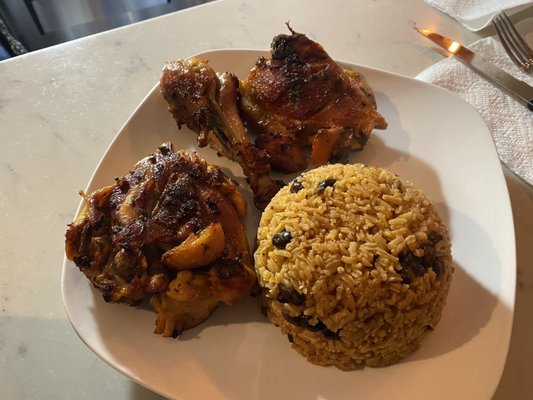 Yes Mama Wine Bar: A Puerto Rican & Spanish Catering Kitchen by null