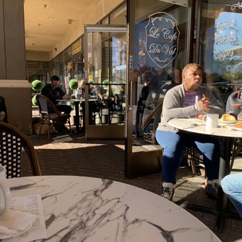 Le Cafe Du Val - Outside seating - Cafes Near Me - Henderson, Nevada