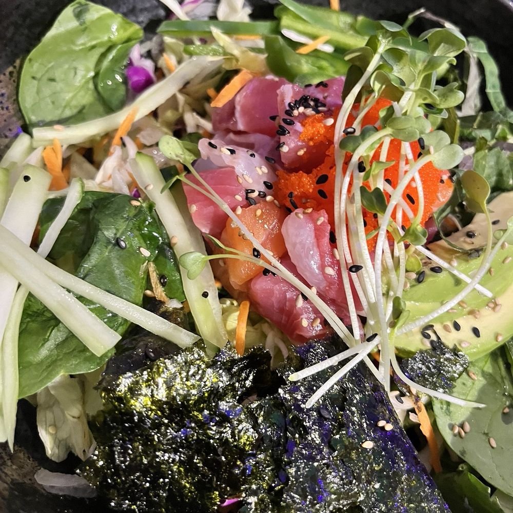 Dongwon Sushi & Tuna - Hwe dup bop (mixed sushi with vegetables and rice) - Sushi Bars Near Me - Flushing, New York