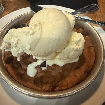 BJ's Restaurant & Brewhouse - Chocolate Chunk Pizookie - Pizza Near Me - Elk Grove, California