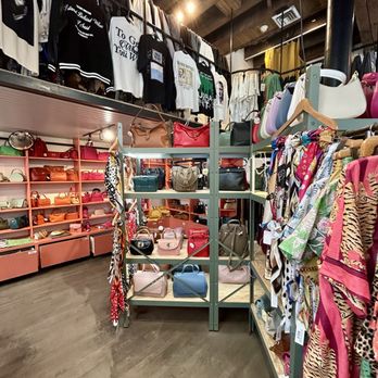 Boutique U & I - 6/5/25 - an assortment of items - Women's Clothing Near Me - Montreal, Quebec