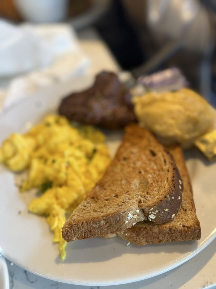 Food from Huey's On the River