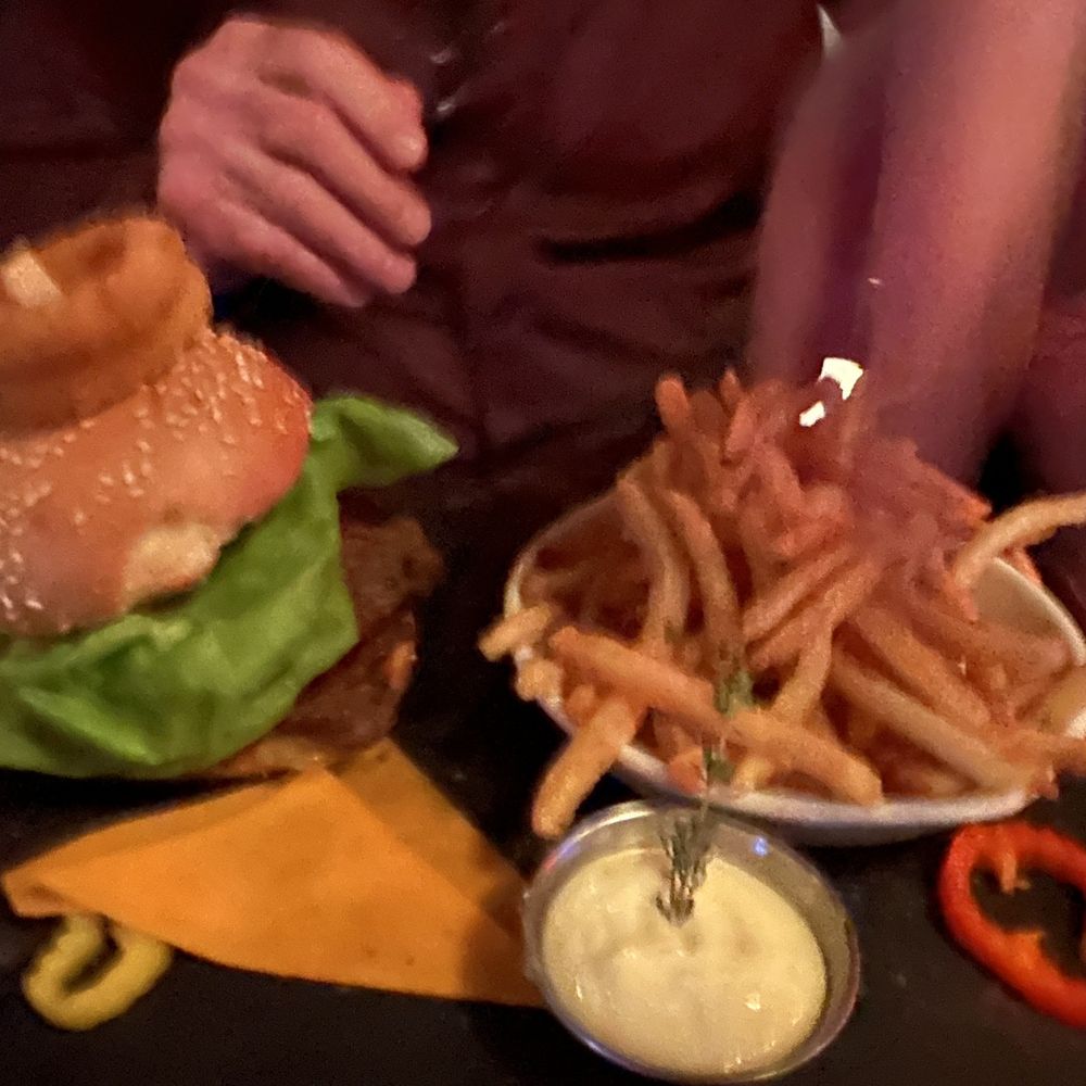 Bistro 1640 - Burger and fries - French Near Me - Quebec City, Quebec Bistro 1640 - Burger and fries - French Near Me - Quebec City, Quebec