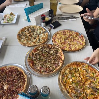 Memphis Pizza Cafe - Lots of different Pizzas - Pizza Near Me - Memphis, Tennessee
