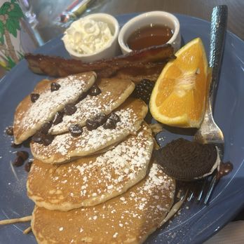 The Breakfast Club at Midtown - Dollar pancakes with bacon - New American Near Me - Mountain View, California