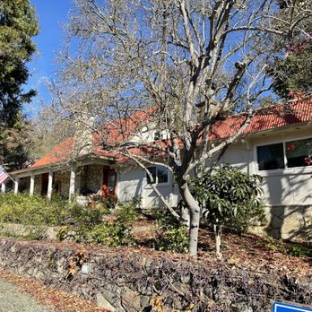 Laura Michael Wines - the front of her home - Wineries Near Me - Calistoga, California Laura Michael Wines - the front of her home - Wineries Near Me - Calistoga, California