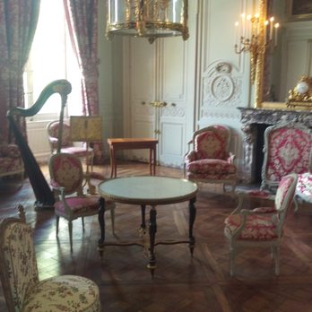 Le Petit Trianon - Castles Near Me