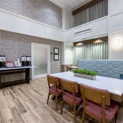 Hampton Inn & Suites Casper - Breakfast Area