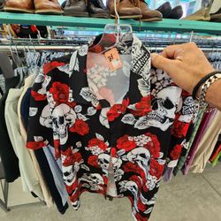Out of the Closet - Fort Lauderdale - SKULLS & ROSES SHIRT $12