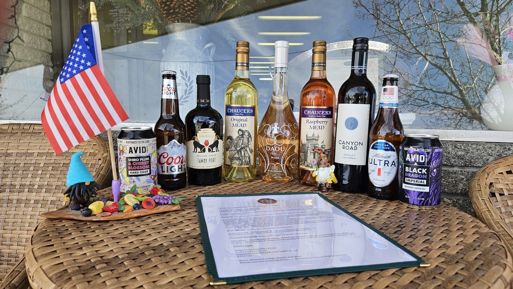 Bites and Bottles Logo