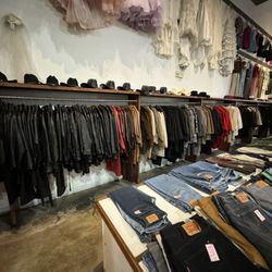 Iguana Vintage Clothing - Inside