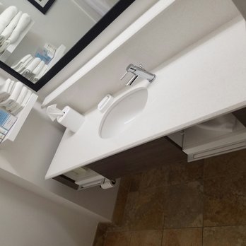 Hampton Inn Minneapolis Northwest Maple Grove - Snazzy bathroom finishing - Hotels Near Me - Maple Grove, Minnesota