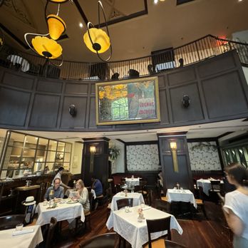 Alouette Bistro - Interior - French Near Me - Vancouver, British Columbia