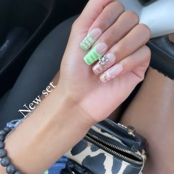 Skyline Salon - Mosaic nails - Skin Care Near Me - Alexandria, Virginia Skyline Salon - Mosaic nails - Skin Care Near Me - Alexandria, Virginia