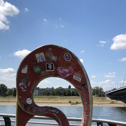 Das Ohr von Düsseldorf - Sticker auf dem Ohr von Düsseldorf. Vandalen! Sticker on the "Ear of Düsseldorf". Vandals!