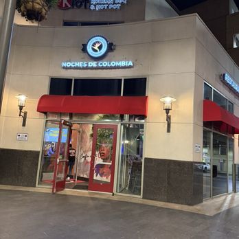 The Mall at Bay Plaza - Another restaurant - Shopping Centers Near Me - Bronx, New York