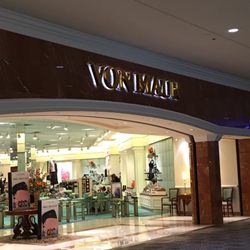Von Maur - Entrance