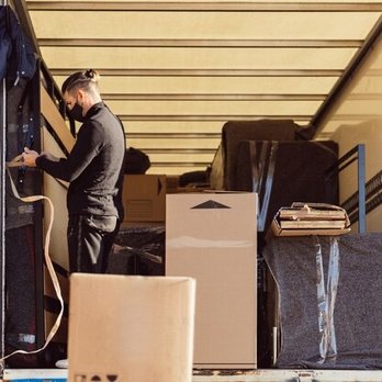 ALM Moving - Safely loading and securing your items on our truck - Movers Near Me ALM Moving - Safely loading and securing your items on our truck - Movers Near Me