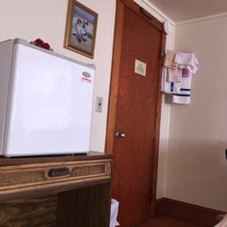 Holly Haven - In room fridge and sets of towels for stay!