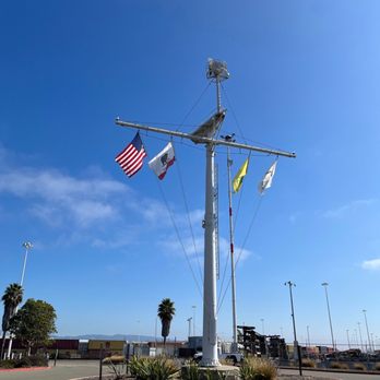 Middle Harbor Shoreline Park - Mast of the USS Oakland. - Parks Near Me - Oakland, California Middle Harbor Shoreline Park - Mast of the USS Oakland. - Parks Near Me - Oakland, California