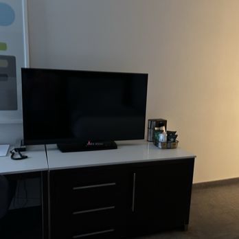 Weber's Boutique Hotel  - The tv. - Hotels Near Me - Ann Arbor, Michigan