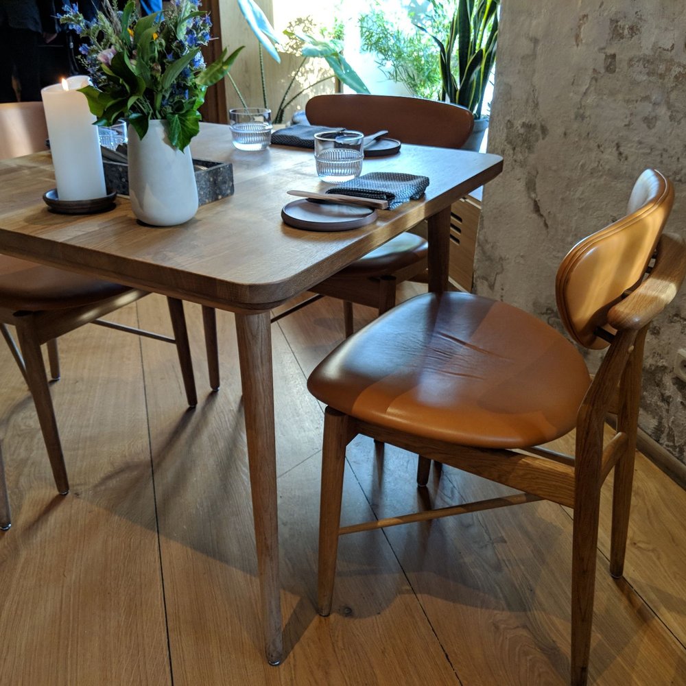Barr - Empty table the whole time we were sitting there that they did not allow us to move to. - Modern European Near Me - København