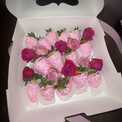 Des Does Cakes - Chocolate covered strawberries