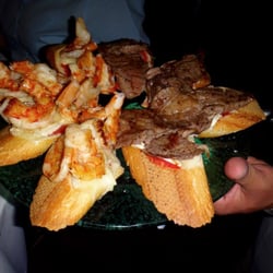 El Desafuero - Roast beef tosta and shrimp tosta