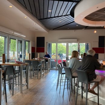 Lamoraga - Nice bar area with plenty of seats for happy hour - Spanish Near Me - Naples, Florida